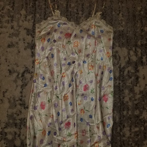 Erika Taylor White Floral Print Nightgown Like New